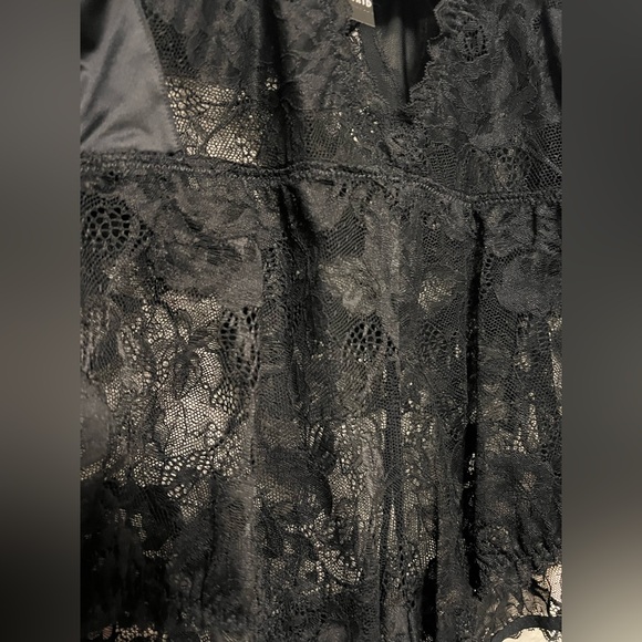 Torrid Satin and Lace Retro Plunge Bodysuit, BNWT, Size 2 - Picture 5 of 6